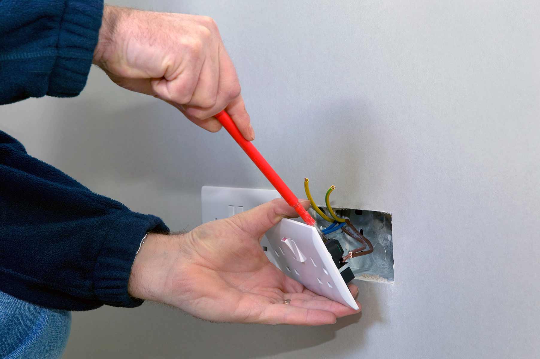 Our electricians can install plug sockets for domestic and commercial proeprties in Oakham and the local area. 